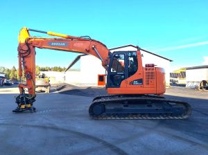 DOOSAN DX235LCR PYÖRITTÄJÄLLÄ