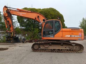 Doosan DX225LC PYÖRITTÄJÄLLÄ