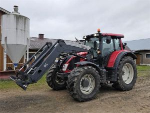 Valtra N143 Direct etukuormaajalla