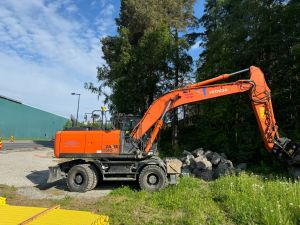 HITACHI ZX 220W-5