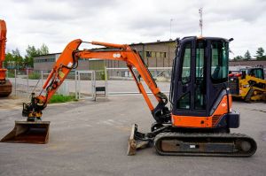 Hitachi ZX35U-2CLR PYÖRITTÄJÄLLÄ