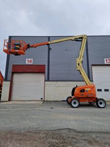 JLG 520 AJ, Personliftar / självgående