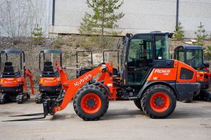 Kubota R065 TRUKKIPIIKEILLÄ