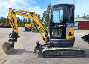 New Holland E27.2SR PYÖRITTÄJÄLLÄ