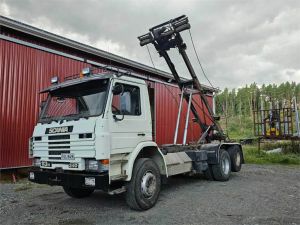 SCANIA 113H myydään katsastettuna