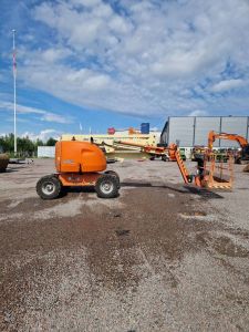 JLG 450 AJ II, Personliftar / självgående