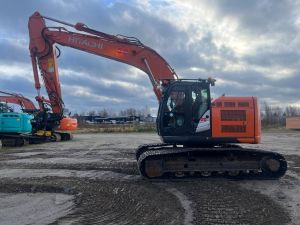 HITACHI UUDELLA ALAKERRALLA ZX 225 US R LC-6, Bandburna grävmaskiner