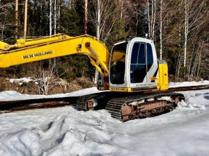 NEW HOLLAND E 135 BSRLC PYÖRITTÄJÄLLÄ, Crawler excavators