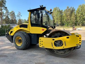 BOMAG BW 213, Vägvältar