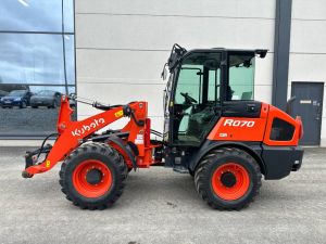 Kubota r 070 uutta vastaava