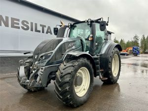 Valtra T174 VERSU, Traktorit