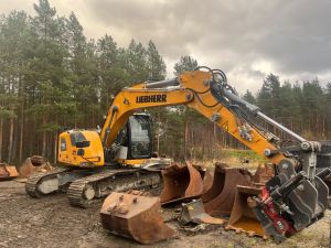 Liebherr R 920 / Pyörittäjä, 2 kauhaa, Rasvari, Puskulevy