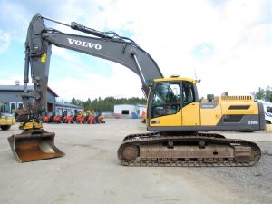 Volvo EC300DL PYÖRITTÄJÄLLÄ, Telakaivukoneet