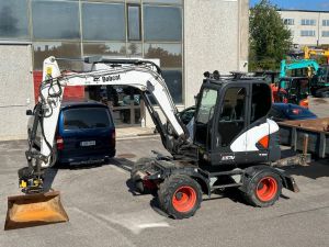 Bobcat E57W PYÖRITTÄJÄLLÄ