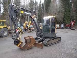 Volvo ECR 58 D pyörittäjällä