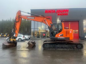 Doosan DX 235 LCR / Engcon, Novatron 3D, 3 kauhaa, ym!