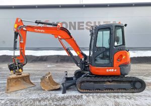 Kubota U48-4 PYÖRITTÄJÄLLÄ