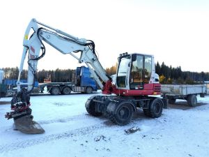 Takeuchi TB295w kärryllä