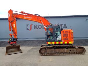 HITACHI ZX225USLC-5B PYÖRITTÄJÄLLÄ