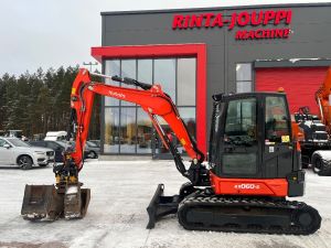 Kubota KX 060-5 / Engcon, Pihdit, 3 kauhaa, Rasvari