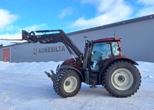 VALTRA N174 ACTIVE ETUKUORMAAJALLA