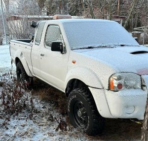 NISSAN KING CAB 4x4, 2 auraa, hiekoitin