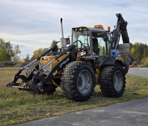 Huddig 1160 lisälaitteilla, Kaivurikuormaajat