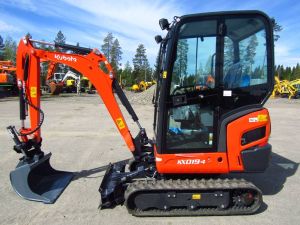 KUBOTA KX019-4  KALLISTAJALLA UUSI!!