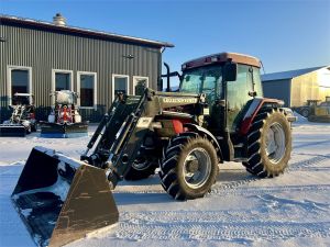 Case IH CX100 ETUKUORMAAJALLA