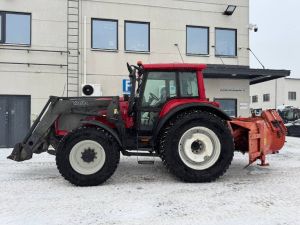 VALTRA M130 ETUKUORMAAJALLA, LINKO