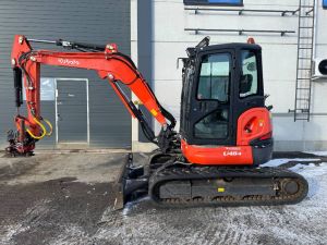 Kubota U48-4 Pyörittäjällä