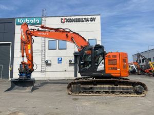 HITACHI ZX225USLC-6 PYÖRITTÄJÄLLÄ