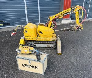 BROKK B60, Машины