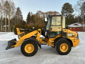 CATERPILLAR 908H2 + VOLVO LIITIN + LISÄHYDRAULIIKKA + RASVARI + ILMASTOINTI + LAMELLIRENKAAT