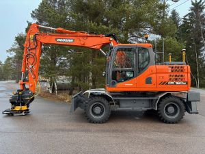 DOOSAN DX160W-3 + RASVARI + LÄMMITIN + PROBO EC226 PIHDILLÄ + NOVATRON 3D, Hjulburna grävmaskiner