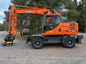 DOOSAN DX160W-3 + TAITTOPUOMI + RASVARI + LÄMMITIN + PROBO EC219 PIHDILLÄ , Hjulburna grävmaskiner