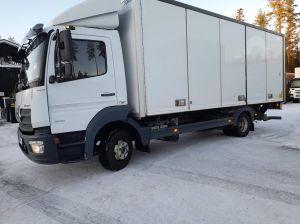 MB Atego 918 kokosivuaukeava +korilämmitin, 2-двуосный