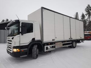 SCANIA P230  kokosivuaukeava kaappi 8.47m, 2-двуосный