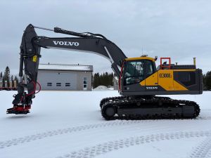 VOLVO EC300EL + RASVARI + LÄMMITIN + S70 + INDEXATOR R8 PIHDILLÄ + NOVATRON 3D