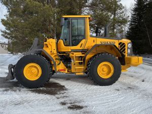 VOLVO L110F + PIKALIITIN + KAHDET LISÄHYDRAULIIKAT + CDC + LISÄVASTAPAINO + VAAKA, Hjullastare