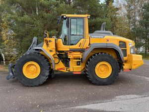 VOLVO L110H + PIKALIITIN + LISÄHYDRAULIIKKA + BSS + RASVARI + ILMASTOINTI