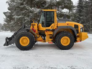 VOLVO L110H + PITKÄAISA + PIKALIITIN +LISÄHYDRAULIIKKA + CDC + VAAKA + LISÄVASTAPAINO