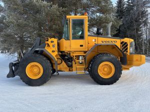 VOLVO L120E + PIKALIITIN + KAHDET LISÄHYDRAULIIKAT + BSS + RASVARI + FODIVA VAAKA 