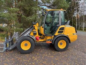 VOLVO L25H + NOPEA VERSIO + PIKALIITIN + LISÄHYDRAULIIKKA + RASVARI + ILMASTOINTI