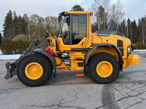 VOLVO L60H + PIKALIITIN + KAHDET LISÄHYDRAULIIKAT + BSS + CDC-VIPUOHJAUS 