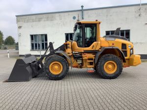 VOLVO L70H + PIKALIITIN + LISÄHYDRAULIIKKA + BSS + RASVARI + UUSILLA LAMELLIRENKAILLA