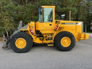 VOLVO L90C + PIKALIITIN + LISÄHYDRAULIIKKA + BSS + RASVARI + LAMELLIRENKAAT 80%