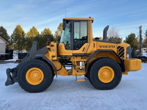 VOLVO L90F + PIKALIITIN + KAHDET LISÄHYDRAULIIKAT + BSS + TAMRON + LAMELLIRENKAAT 100%