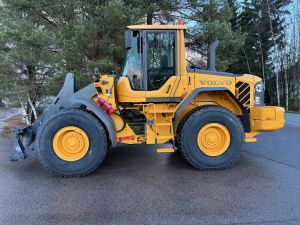 VOLVO L90F + PIKALIITIN + LISÄHYDRAULIIKKA + BSS + RASVARI + 100% LAMELLIRENKAAT