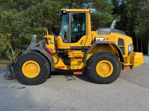 VOLVO L90H + PIKALIITIN + KAHDET LISÄHYDRAULIIKAT + BSS + LOCK UP + RASVARI